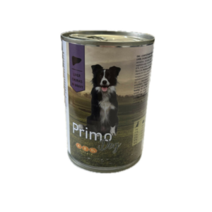 Primo Dog konzerva Jetra 12x1240g Primo Dog konzerva Jetra 12x1240g je kompletna vlažna hrana za odrasle pse u ekonomičnom pakovanju od 12 velikih konzervi. Formulisana je sa jetrom kao ukusnim i hranljivim izvorom lako svarljivih proteina, uz dodatak žitarica, vitamina i minerala koji doprinose svakodnevnoj energiji, vitalnosti i dobroj kondiciji psa. Pogodna je za sve rase pasa i može se koristiti kao samostalan obrok ili kao dodatak suvoj hrani. Sastav Meso i proizvodi životinjskog porekla (uključujući jetru) Žitarice Biljni proizvodi Minerali Vitamini i elementi u tragovima Analitički sastav (tipično) Vlaga: oko 80–82% Sirovi proteini: oko 6–8% Masti: oko 3–5% Sirovi pepeo: oko 2–3% Vlakna: oko 0,5% Opis proizvoda Primo Dog konzerva sa jetrom predstavlja izbalansiran obrok namenjen svakodnevnoj ishrani pasa svih veličina i nivoa aktivnosti. Jetra kao izvor proteina i mikronutrijenata doprinosi vitalnosti i energiji, dok kombinacija vitamina i minerala podržava imuni sistem i opšte zdravlje organizma. Zahvaljujući sočnoj teksturi i izraženom ukusu, posebno je pogodna i za izbirljive pse. Može se koristiti kao kompletan dnevni obrok ili u kombinaciji sa suvom hranom radi raznovrsnije ishrane i boljeg unosa tečnosti. Prednosti Kompletna vlažna hrana za pse Sa jetrom kao izvorom proteina Ekonomično pakovanje 12x1240g Podržava energiju i vitalnost Lako svarljiva formula Pogodna za svakodnevnu ishranu Sočna i ukusna tekstura Preporuka za upotrebu Poslužiti na sobnoj temperaturi u količini prilagođenoj težini, uzrastu i aktivnosti psa. Nakon otvaranja čuvati u frižideru i iskoristiti u roku od 48 sati. Uvek obezbediti dovoljno sveže i čiste vode za piće.